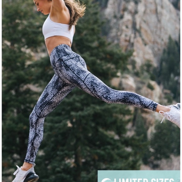 ZYIA Pants - Zyia black viper light and tight 12